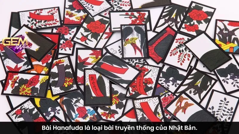 Bài Hanafuda là loại bài truyền thống của Nhật Bản.