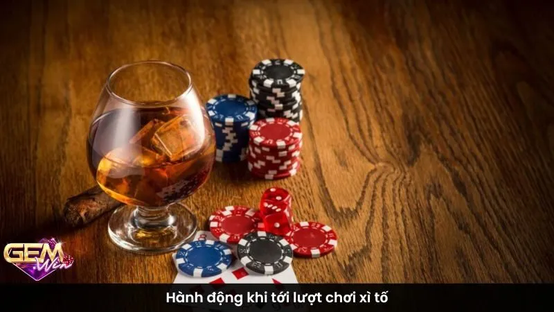 Hành động khi tới lượt chơi xì tố