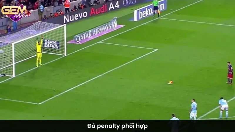 Đá penalty phối hợp