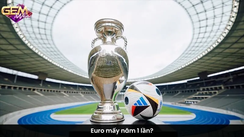 Euro mấy năm 1 lần?