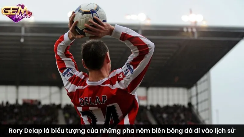 Rory Delap trở thành biểu tượng của những pha ném biên bóng đá đi vào lịch sử